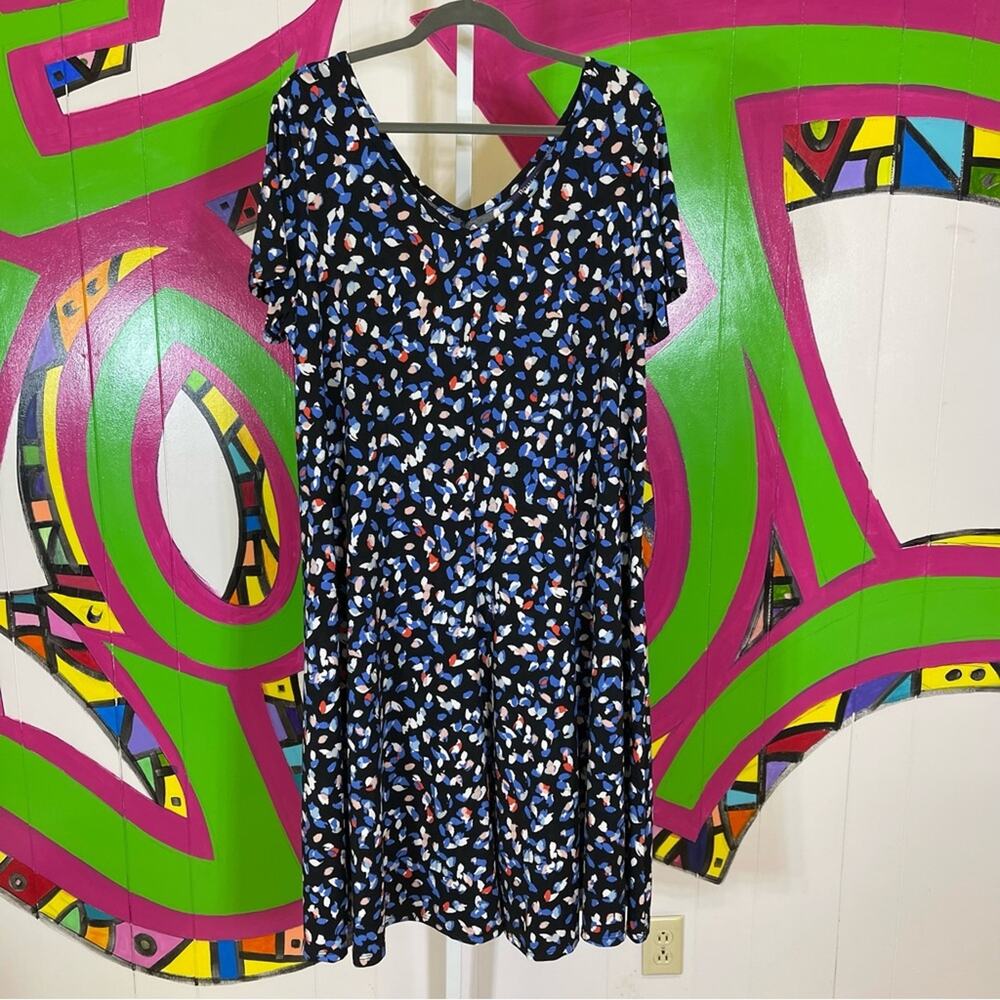 Roaman's V-Neck Blue Abstract Print Dress. Size 18/20. In excellent condition!